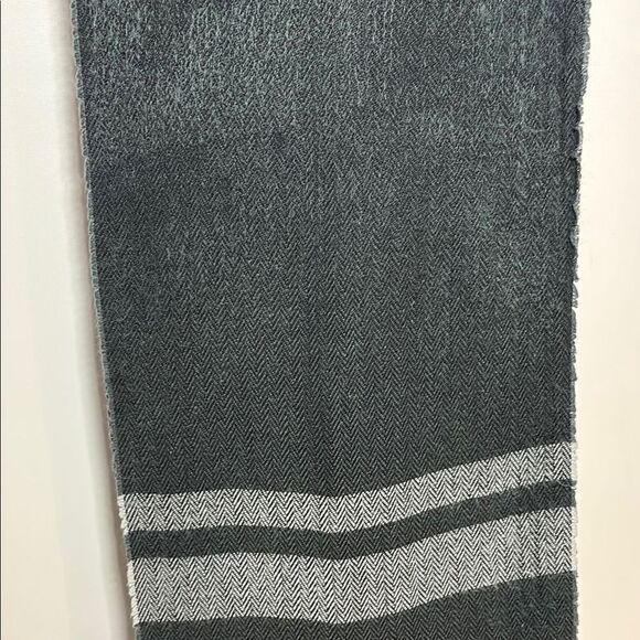 Old Navy Black and Gray Scarf - Picture 3 of 6